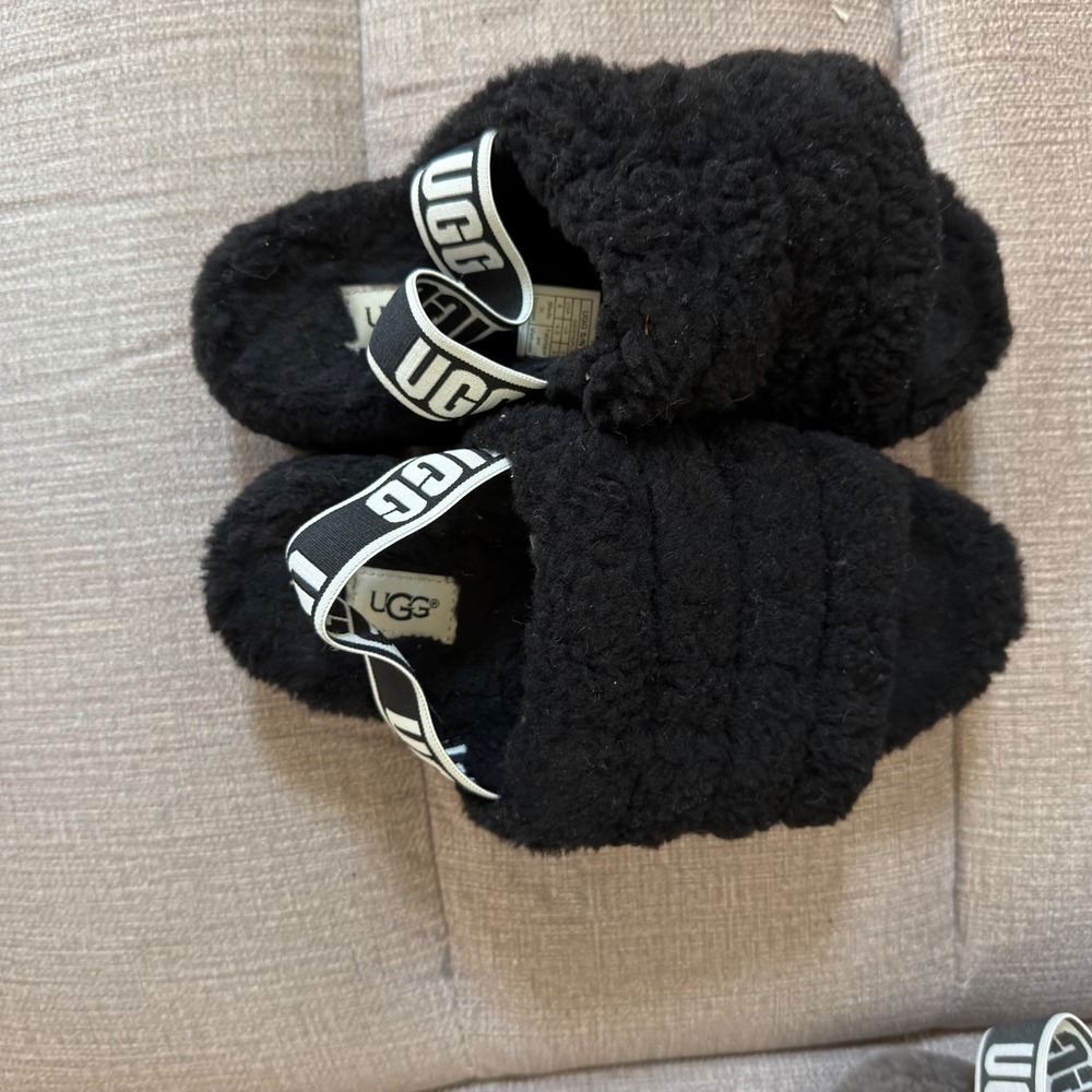 UGG Fluff Yeah Black Sheepskin Slide Sandals Logo Strap 1095119 Womens 6